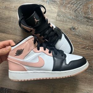 Air Jordan 1 mid
